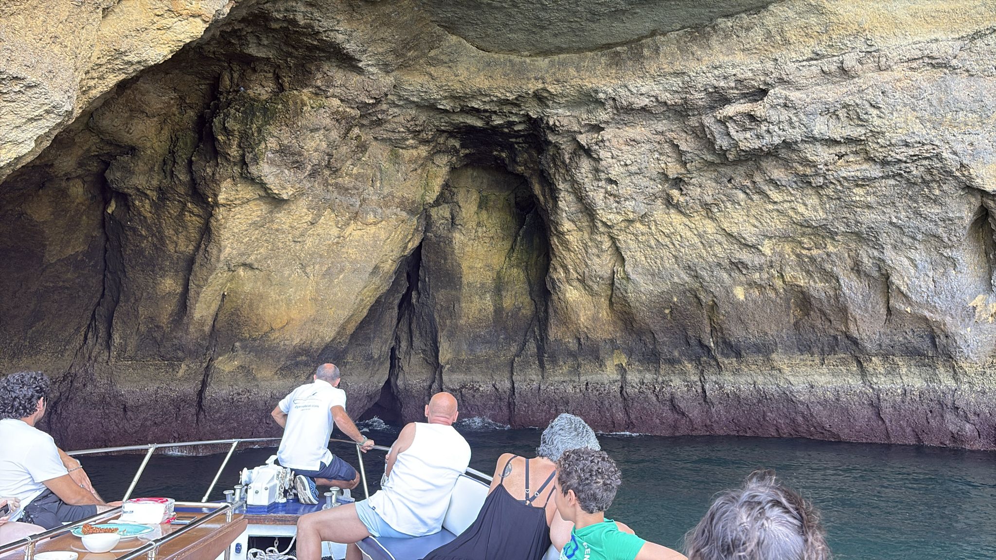 FAMOSAS GRUTAS DE BENAGIL com Oferta Bebida